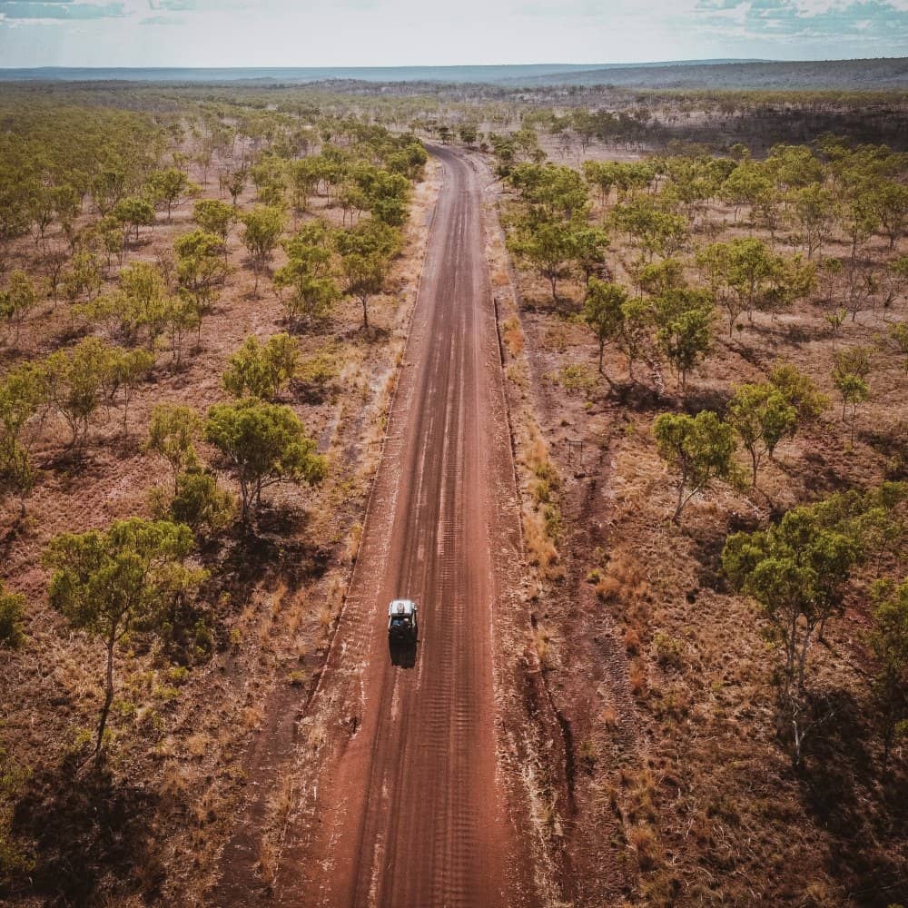 4wd traveling on the corrugations of the gibb river road
