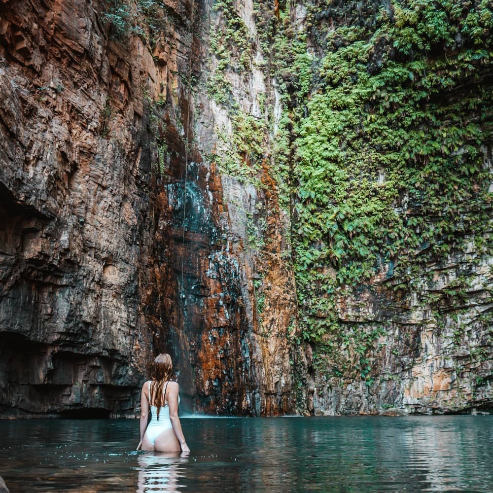 Lady standing in Emma Gorge, El Questro wilderness park. Emma Gorge is cloe to Kununurra
