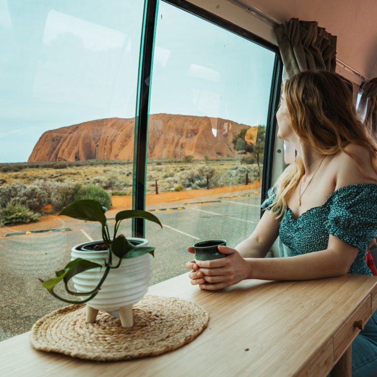 9 Quick Wins To Start Working Online While Traveling Australia – Start Your Side Hustle!