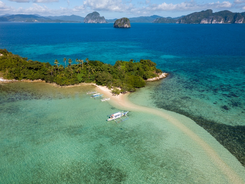 Aerial view of the winding sandbar connecting to Snake Island in El Nido, surrounded by turquoise water